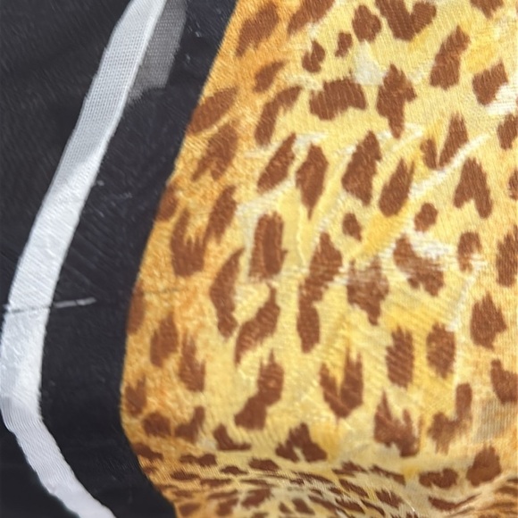 Elegant Yellow and Black Leopard Print Scarf - Picture 6 of 6
